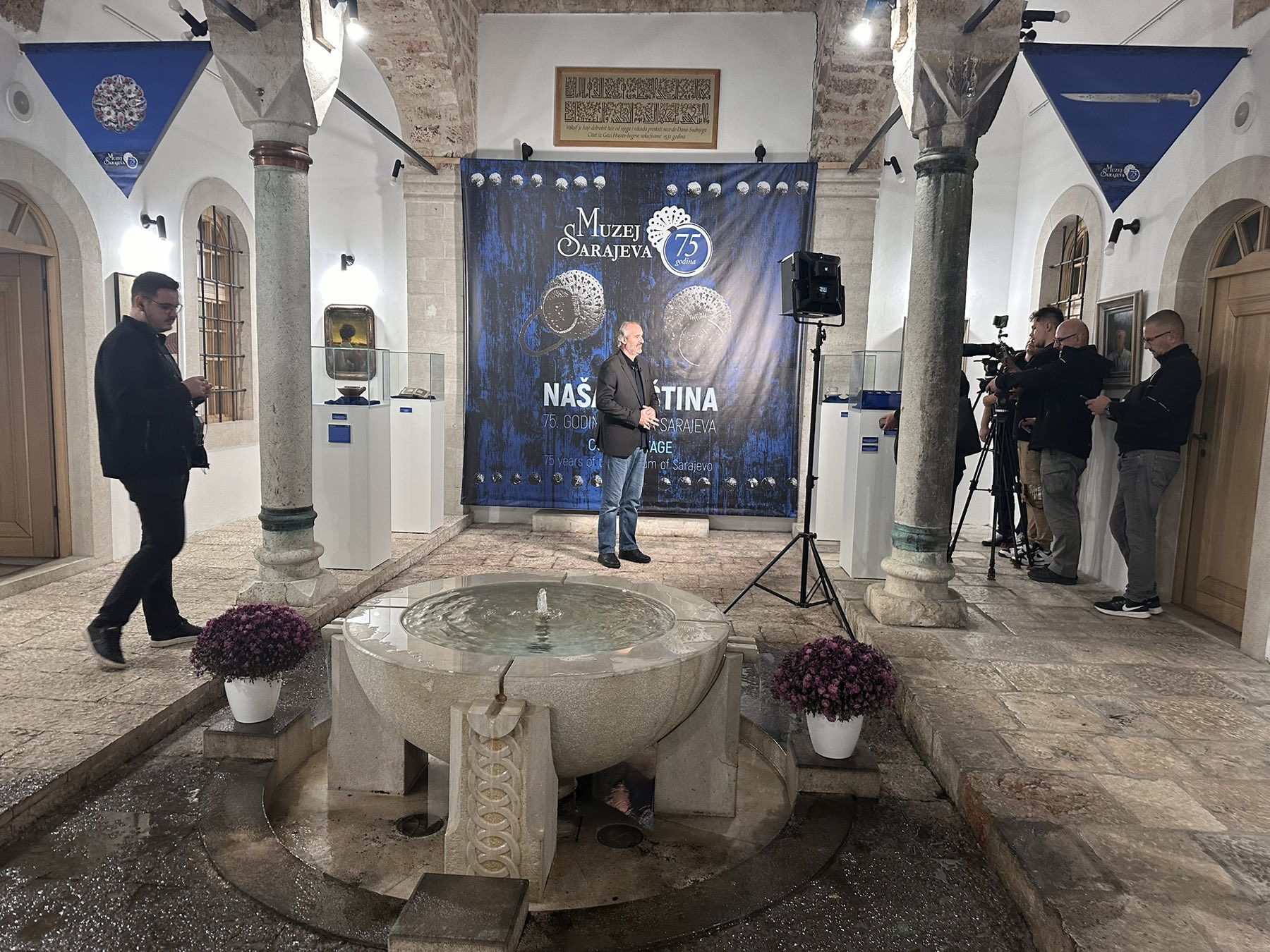 Sinoć je Hayat TV u Gazi Husrev-begovom hanikahu snimao film povodom 75. godišnjice Muzeja Sarajeva.