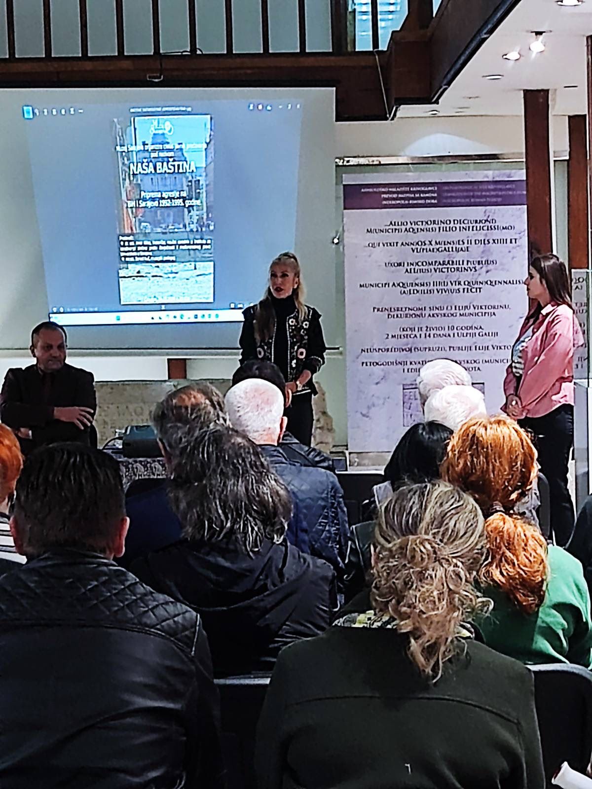 ODRŽANO JAVNO PREDAVANJE NA TEMU „PRIPREMA AGRESIJE NA BOSNU I HERCEGOVINU I SARAJEVO 1992.-1995.“  DR. AMIR KLIKO: ZLOČINAC RATKO MLADIĆ JE OPSADU SARAJEVA NAZVAO PRSTENOM ZA GLAVU AŽDAJE. AŽDAJA JE BOSNA I HERCEGOVINA, A NJENA GLAVA SARAJEVO. DRŽEĆI GLAVU AŽDAJE U PRSTENU (OBRUČU) BOSNA I HERCEGOVINA BIT ĆE POKORENA ZAJEDNO SA SARAJEVOM.