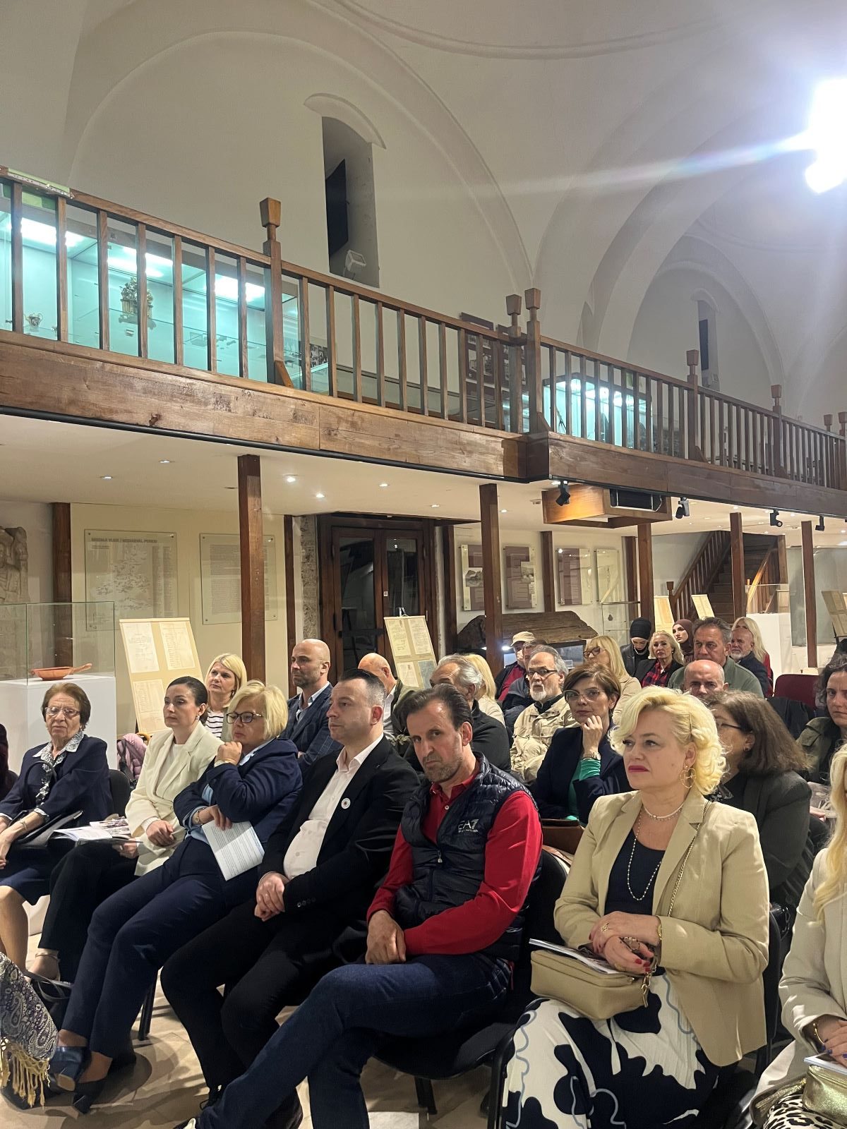 Veliko interesovanje za predavanje “Albanci Bosne i Hercegovine” u Brusa bezistanu!
