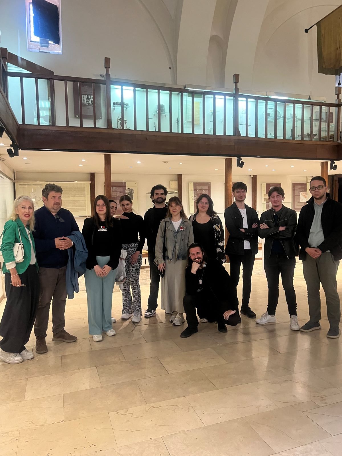 Danas smo u Brusa bezistanu imali zadovoljstvo ugostiti studente prve godine Odsjeka za historiju Filozofskog fakulteta Univerziteta u Sarajevu, u pratnji redovnog profesora, prof. dr. Salmedina Mesihovića.