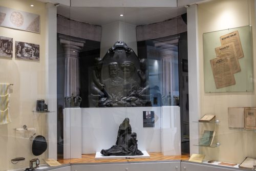 Muzej Atentata- spomenik1