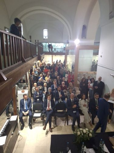 460729949 1016043440318635 7437803428058944307 n-675x900