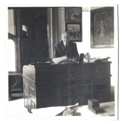 52-Vojo-Bogicevic-prvi-direktor-Muzeja-grada-Sarajeva-u-svojoj-radnoj-sobi
