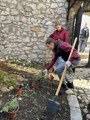 576927209 122107910811074387 993715103821904586 n