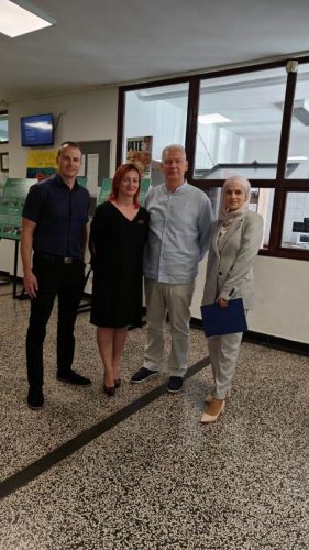 IMG-07e79ffae6a0444bfc6f4e00e9f259df-V-506x900