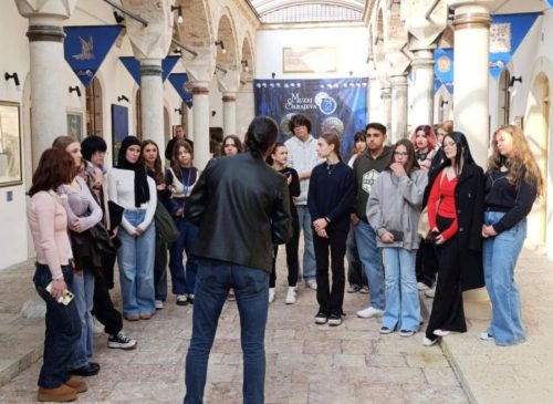 IMG-1c80967f3c5180a2a15c38c9d8a4e5de-V-900x657