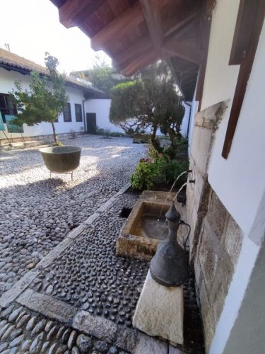 IMG-22035778f6cac2e95b625f68906b0cfa-V-675x900