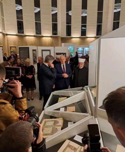 IMG-52ec7b4e9e97110f69a749b6c6eb0028-V-739x900