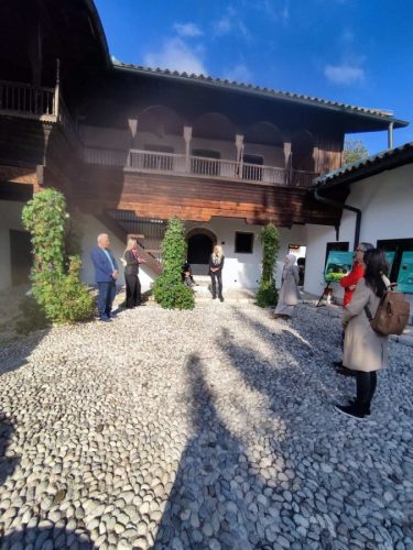 IMG-5c951bbf938e0d06e5339febe23f55f6-V-675x900