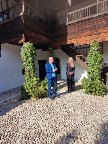 IMG-6358e1deb5609a1b1d5566630cb664c4-V-675x900