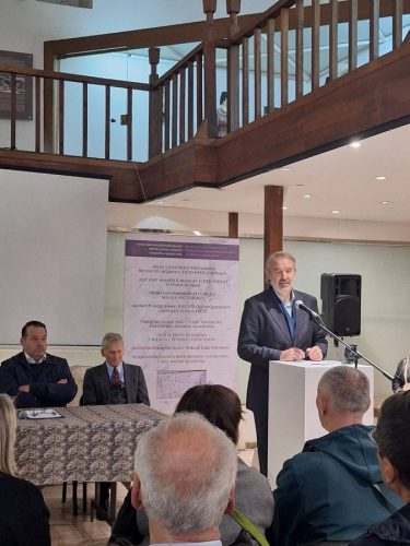 IMG-6cf9b417f4448395e899a55f8a327c36-V-675x900