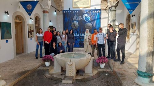 IMG-85d100a63457af23501755af94c22757-V-900x507