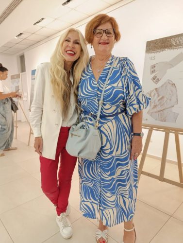 IMG-89ae32c165336f01001336a555849a4b-V-678x900