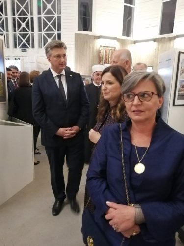 IMG-a567800fe7e0827d25c0353174617b09-V-675x900