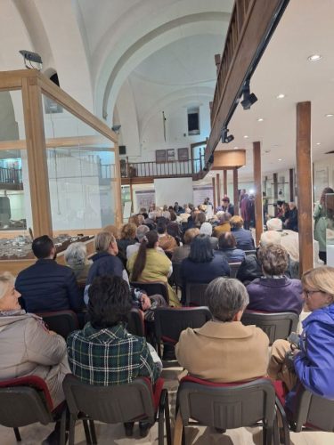 IMG-befcf6209ebd78a7898e3ac3e20fe98f-V-675x900