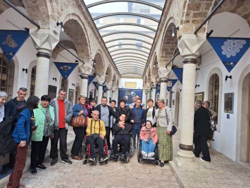 IMG-c3fc405071dc8eb436235d81d7430336-V-900x675