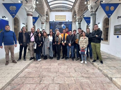 IMG-dda469506a390aee535f4b08232a6370-V-900x675