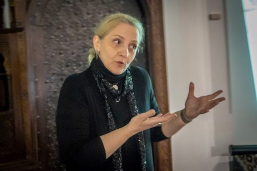 VH-Despica-kuca-Gluma-4-900x600