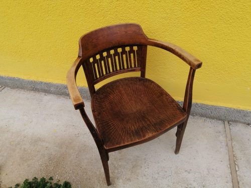 stolica-djuro-fiser-antr