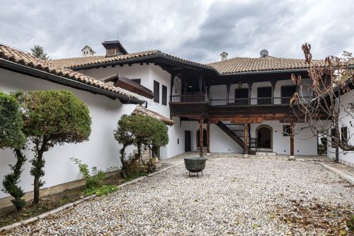 svrzina-kuca-avlija2