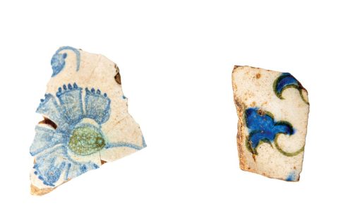 ulomak-keramike-s-ljiljanom